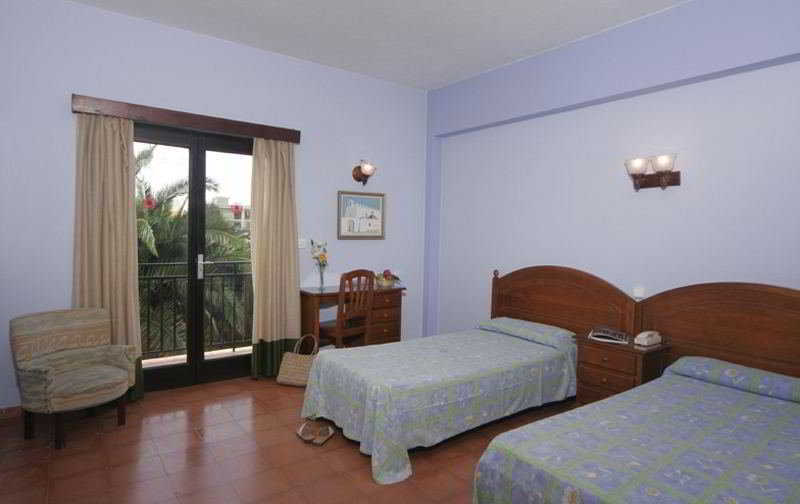 Azuline Hotel Galfi Sant Antoni de Portmany Стая снимка